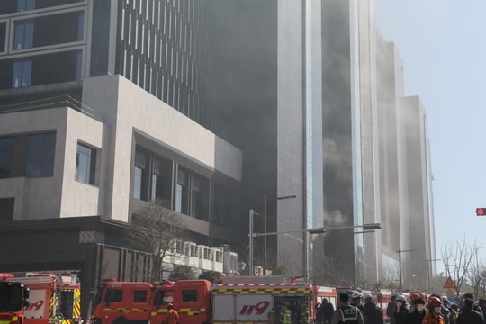 Cháy công trường xây khách sạn ở Hàn Quốc, nhiều người thương vong