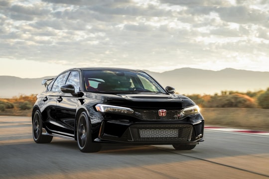 10 ô tô bán ít nhất tháng 1/2025: Civic Type R dẫn đầu, Corolla Altis rơi nhóm nguy hiểm