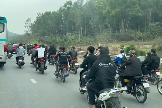 Công an tỉnh Thanh Hóa vào cuộc xác minh nhóm thanh niên 'đầu trần' chạy xe trên quốc lộ