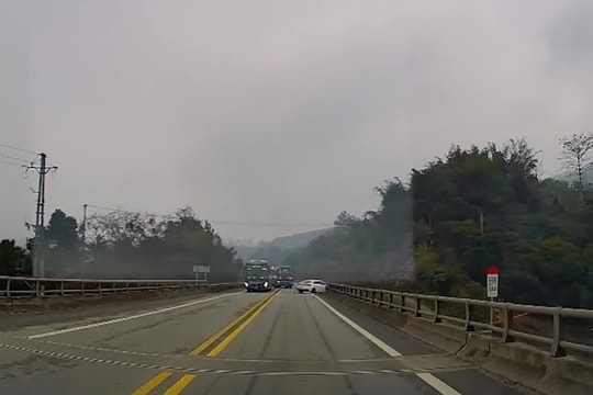 Quay đầu xe trên cao tốc, tài xế bị phạt 35 triệu đồng