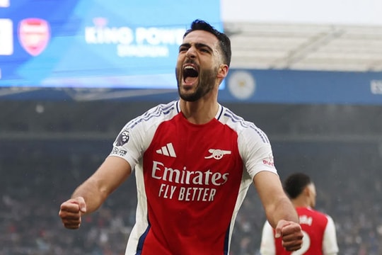 Arsenal thắng Leicester, rút ngắn khoảng cách với Liverpool