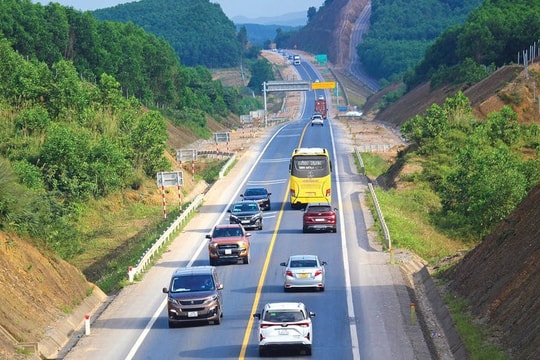 Lái xe cần chấp hành nghiêm quy định khi đi trên đường cao tốc