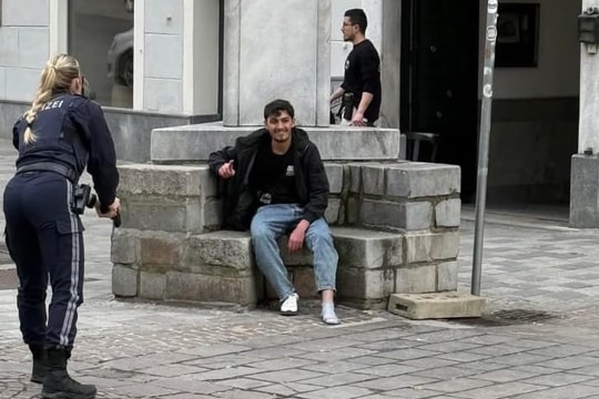 Áo: Nghi phạm đâm dao từng thề trung thành với khủng bố IS