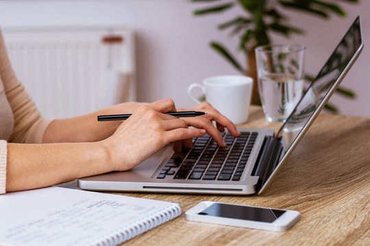 Xu hướng nhà báo phải tự biên tập và những bài học là gì?