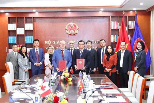 Bộ Giáo dục và Đào tạo đề nghị phía Canada hỗ trợ học bổng cho sinh viên Việt Nam 