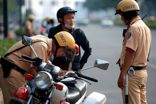 Chủ tịch TPHCM yêu cầu xử lý vi phạm giao thông phải công tâm, khách quan