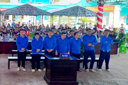 Cà Mau: Hơn 70 năm tù cho nhóm đối tượng cất giữ thiết bị giám sát hành trình các tàu cá để thu lợi bất chính