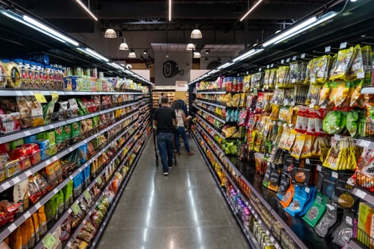 Người Mỹ đổ xô mua sắm tích trữ vì thuế quan của ông Trump