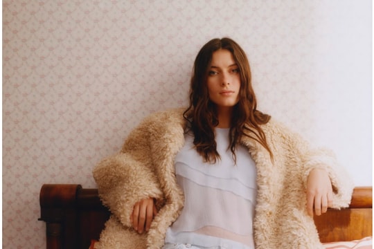 Xuân - Hè 2025: Quý cô MAJE và ngôi nhà ngoại ô