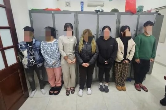 Hà Nội: Công an tạm giữ hình sự 2 đối tượng đánh hội đồng cô gái 17 tuổi