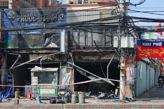 Nhiều tài sản ở quán lẩu, tiệm thuốc tây bị thiêu rụi lúc rạng sáng