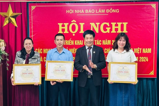 Hội Nhà báo tỉnh Lâm Đồng trao Giấy chứng nhận cho 20 tác phẩm báo chí chất lượng cao