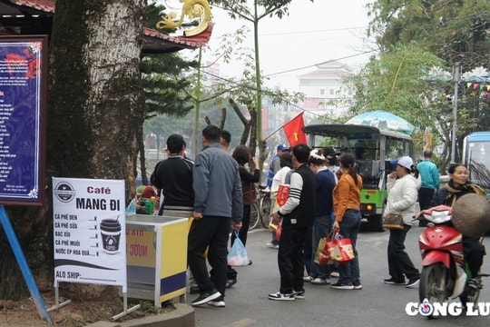 Hơn 390.000 lượt khách đến với Lễ hội chùa Hương