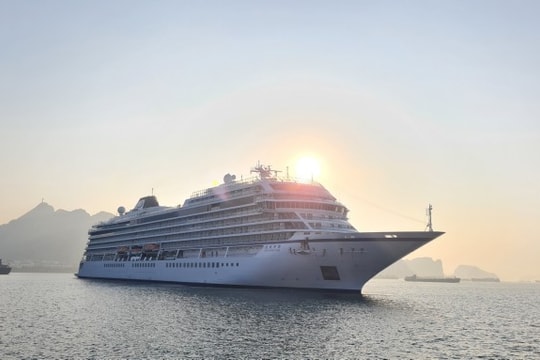 Tour du lịch tàu biển Hạ Long đến Trung Quốc 'tái sinh' sau 16 năm