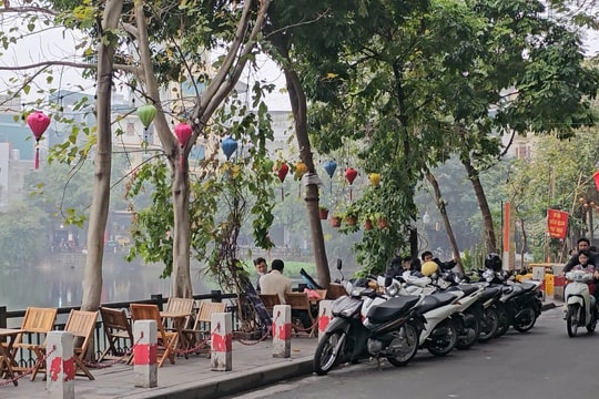 Đống Đa (Hà Nội): Vỉa hè, đường dạo quanh hồ bị chiếm dụng
