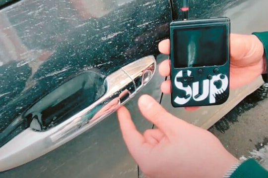 Thực hư chiếc máy chơi game cầm tay có thể mở khóa hầu hết các loại xe ô tô