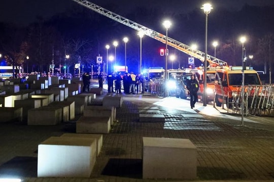 Đâm dao tại đài tưởng niệm Holocaust ở Berlin, khi cuộc bầu cử Đức đang đến gần