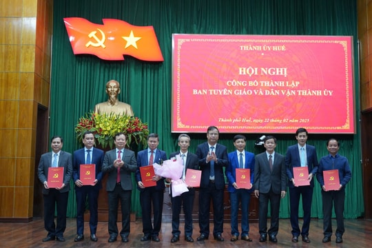 Huế công bố quyết định tổ chức bộ máy và công tác nhân sự