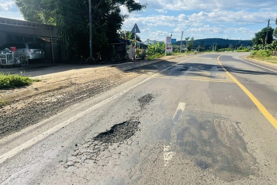 Liên tục xuất hiện nhiều hư hỏng, bất cập trên tuyến Quốc lộ 19 dù mới hoàn thành