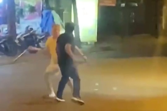 TP. HCM: Bắt giam hai tài xế cầm mã tấu dọa chém nhau trên đường