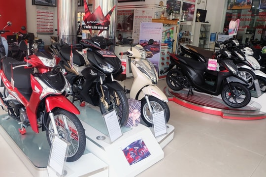 Doanh số lao dốc, xe máy Honda đua nhau giảm giá tại đại lý