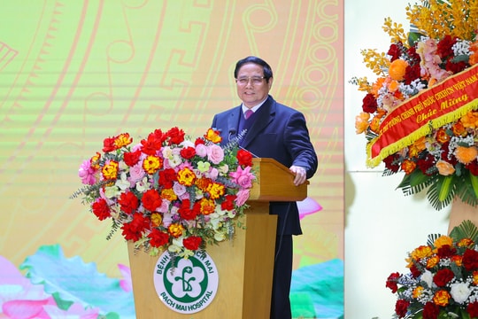 Thủ tướng Phạm Minh Chính: Bệnh viện Bạch Mai là một 'pháo đài' trong chiến tranh và hòa bình