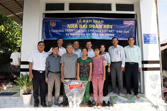 Báo An Giang bàn giao nhà Đại đoàn kết trên địa bàn huyện Châu Thành