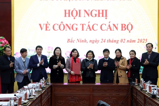 Đảng bộ HĐND tỉnh Bắc Ninh gồm 4 Chi bộ trực thuộc với 38 đảng viên