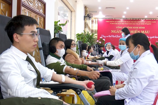 Ninh Bình: Tiếp nhận gần 700 đơn vị máu tại chương trình hiến máu tình nguyện