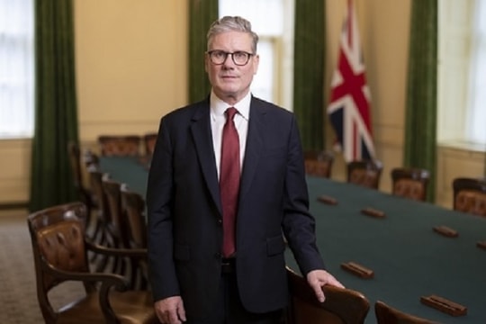 Thủ tướng Anh tuyên bố tăng quốc phòng và giảm viện trợ trước khi lên đường đến Mỹ