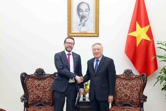 Đề nghị phía Anh hỗ trợ đào tạo nhân sự nòng cốt cho trung tâm tài chính ở TP HCM và Đà Nẵng