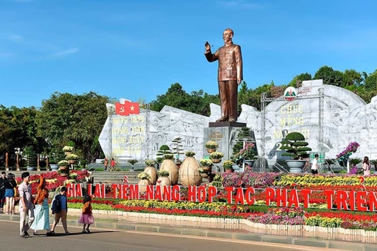 Chương trình nghệ thuật 'Đất nước trọn niềm vui' kỷ niệm 50 năm giải phóng Gia Lai