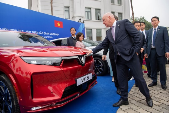 Thủ tướng New Zealand ấn tượng với dàn xe điện Vinfast