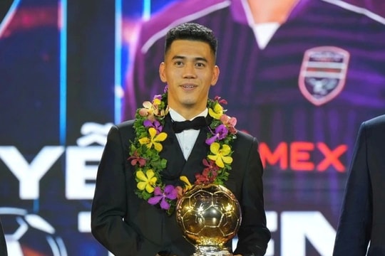 Tiến Linh dùng tiền thưởng Quả bóng Vàng 2024 làm từ thiện