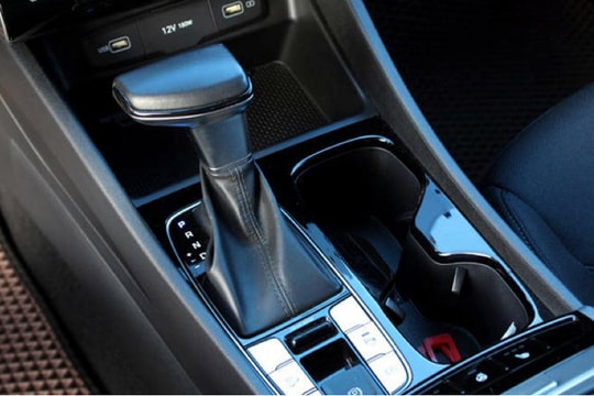 Những sai lầm phổ biến phá hủy hộp số tự động của xe bạn