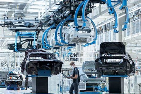 Mercedes đau đầu với vấn đề tầm hoạt động của xe điện