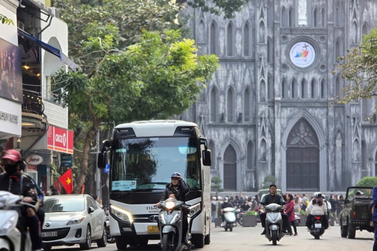 Hà Nội bố trí 6 điểm trung chuyển khi hạn chế xe ô tô trên 16 chỗ hoạt động tại phố cổ