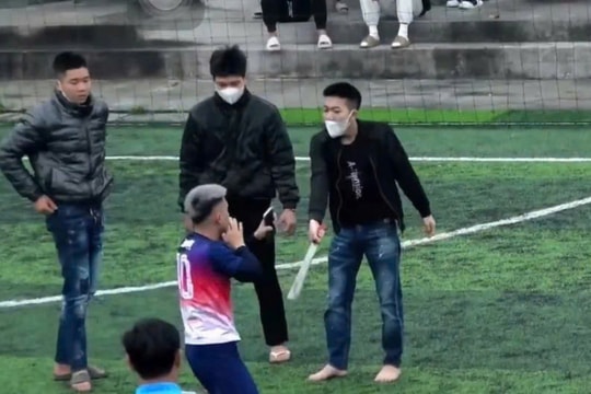 Ninh Bình: Khởi tố 3 đối tượng cầm mã tấu đe dọa, bắt thanh niên quỳ xin lỗi