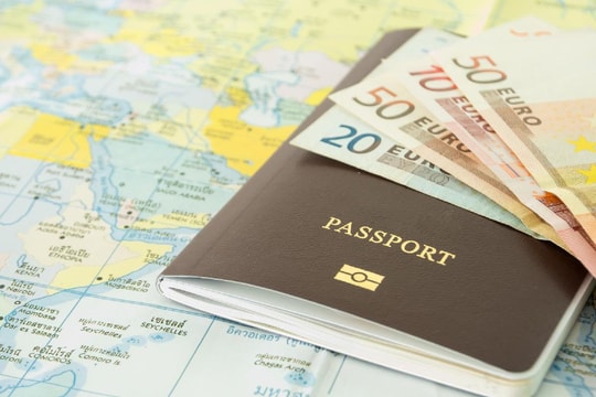 'Thị thực vàng','hộ chiếu vàng' và những con đường định cư gây tranh cãi