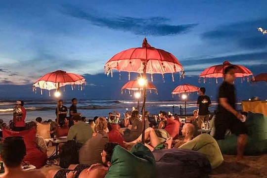 Người dân Bali bức xúc vì khách du lịch đông nhưng tiêu ít