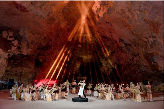 Quảng Ninh nói gì trước thông tin tổ chức hoà nhạc trong hang động?