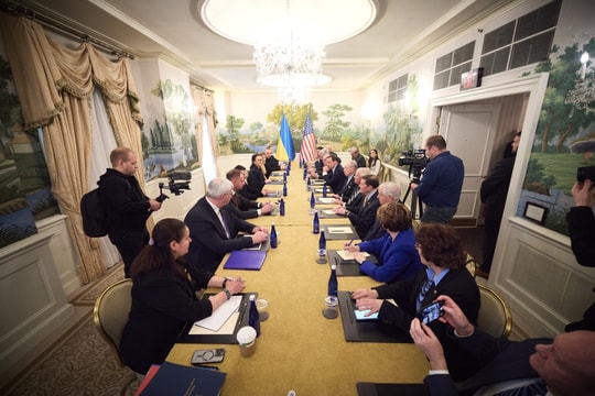 Những phản ứng trái chiều về cuộc họp thảm họa giữa hai ông Trump và Zelenskyy