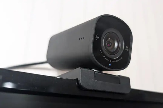 Tại sao bạn nên tắt camera và micro máy tính của mình?