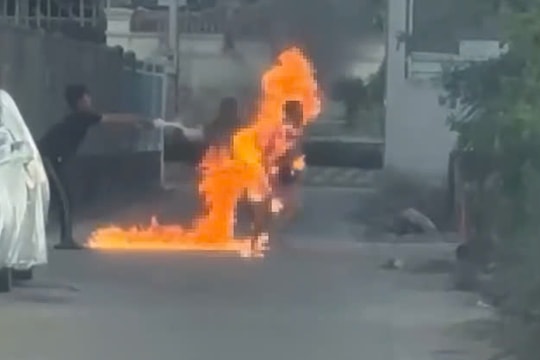 Khởi tố thanh niên tưới xăng đốt mẹ ở Trà Vinh