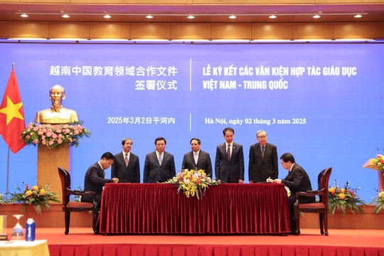 Thỏa thuận hợp tác đào tạo nhân lực AI giữa Đại học Quốc gia Hà Nội và Đại học Thanh Hoa