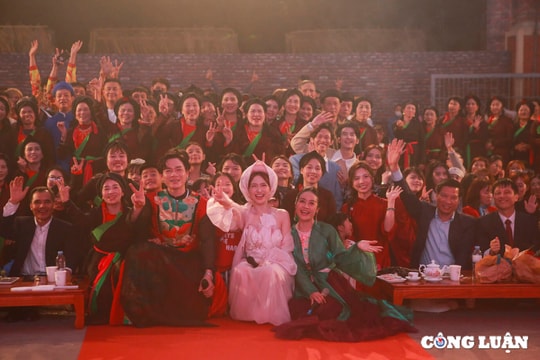 Hòa Minzy cưỡi ngựa, mở cỗ gần 100 mâm, sau khi 'kéo cả làng' gần 300 người đi quay phim