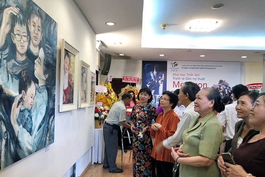 Triển lãm 'Mẹ và con' tôn vinh người mẹ và tình mẫu tử