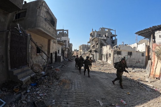 Israel phá hủy trại tị nạn tại Bờ Tây, tấn công Gaza bất chấp lệnh ngừng bắn