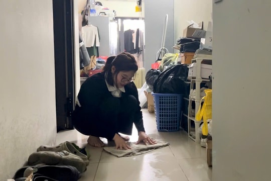 Người dân Hà Nội xoay xở với thời tiết nồm ẩm