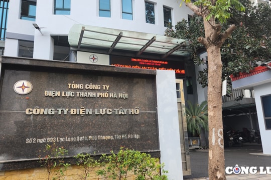 Mua sắm nhiều sản phẩm có dấu hiệu 'đội giá' tại Công ty Điện lực Tây Hồ?